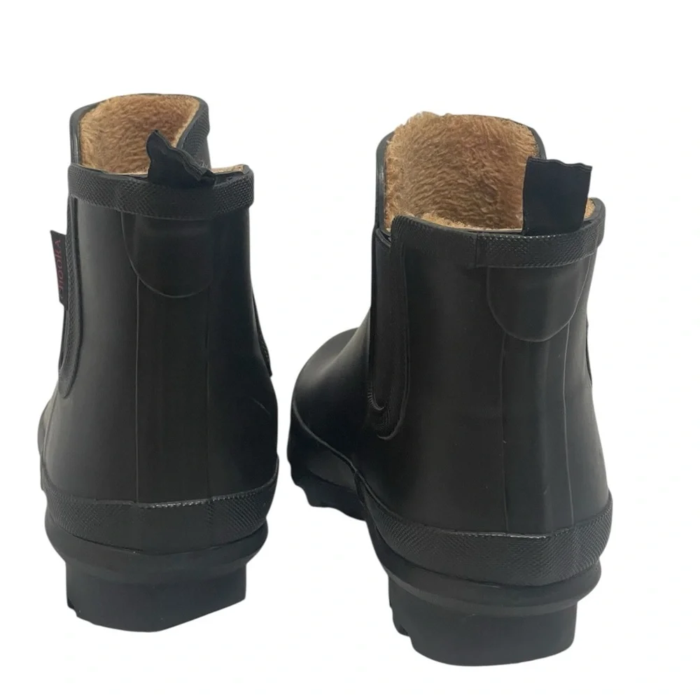 Chooka premium crafted Chelsea Waterproof, faux fur lined boots size US 9. GUC